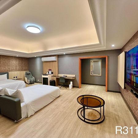 טאינאן Holiday Motel מראה חיצוני תמונה