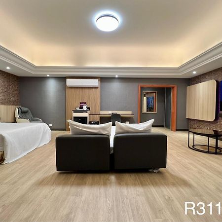 טאינאן Holiday Motel מראה חיצוני תמונה
