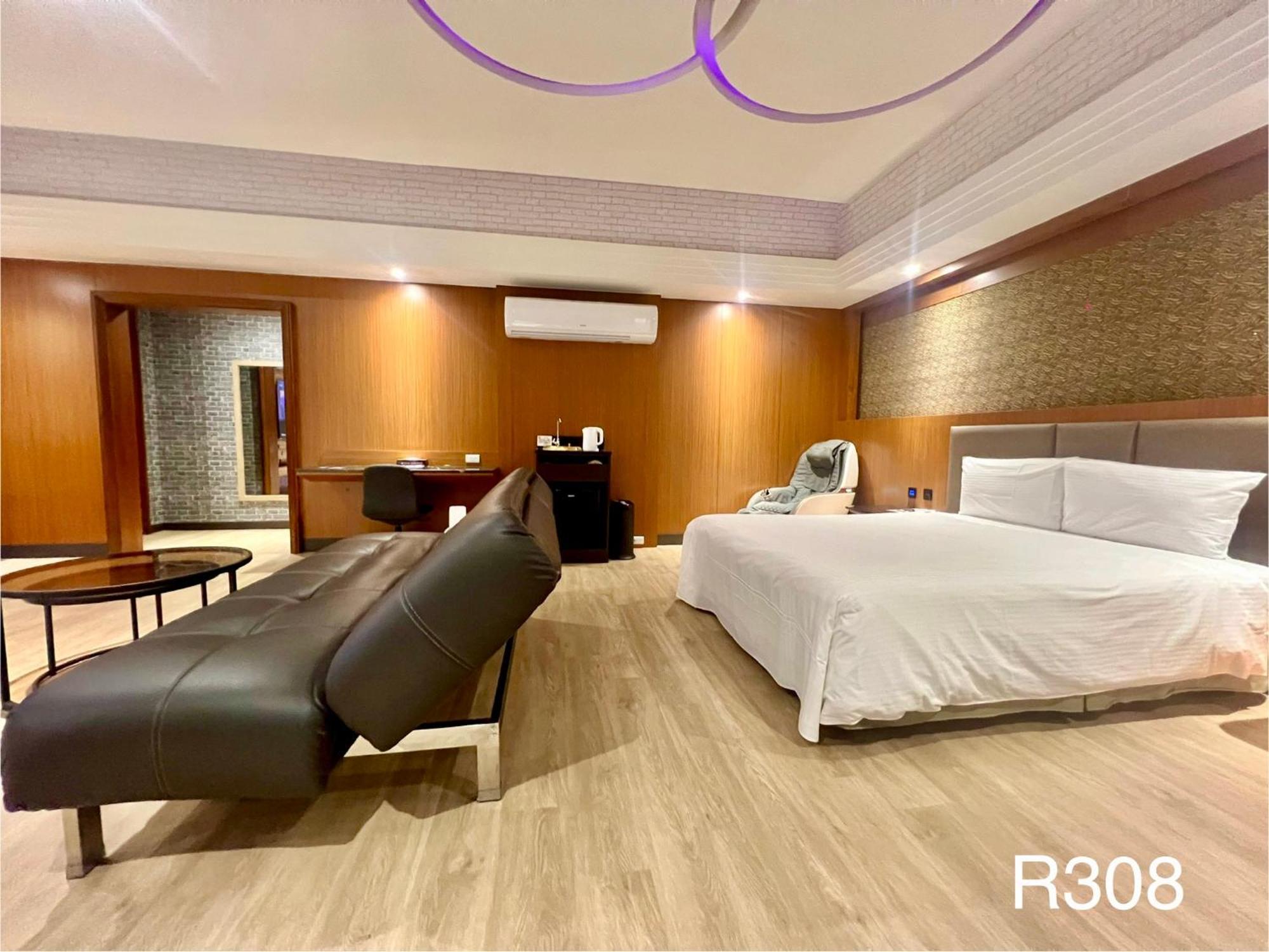 טאינאן Holiday Motel מראה חיצוני תמונה